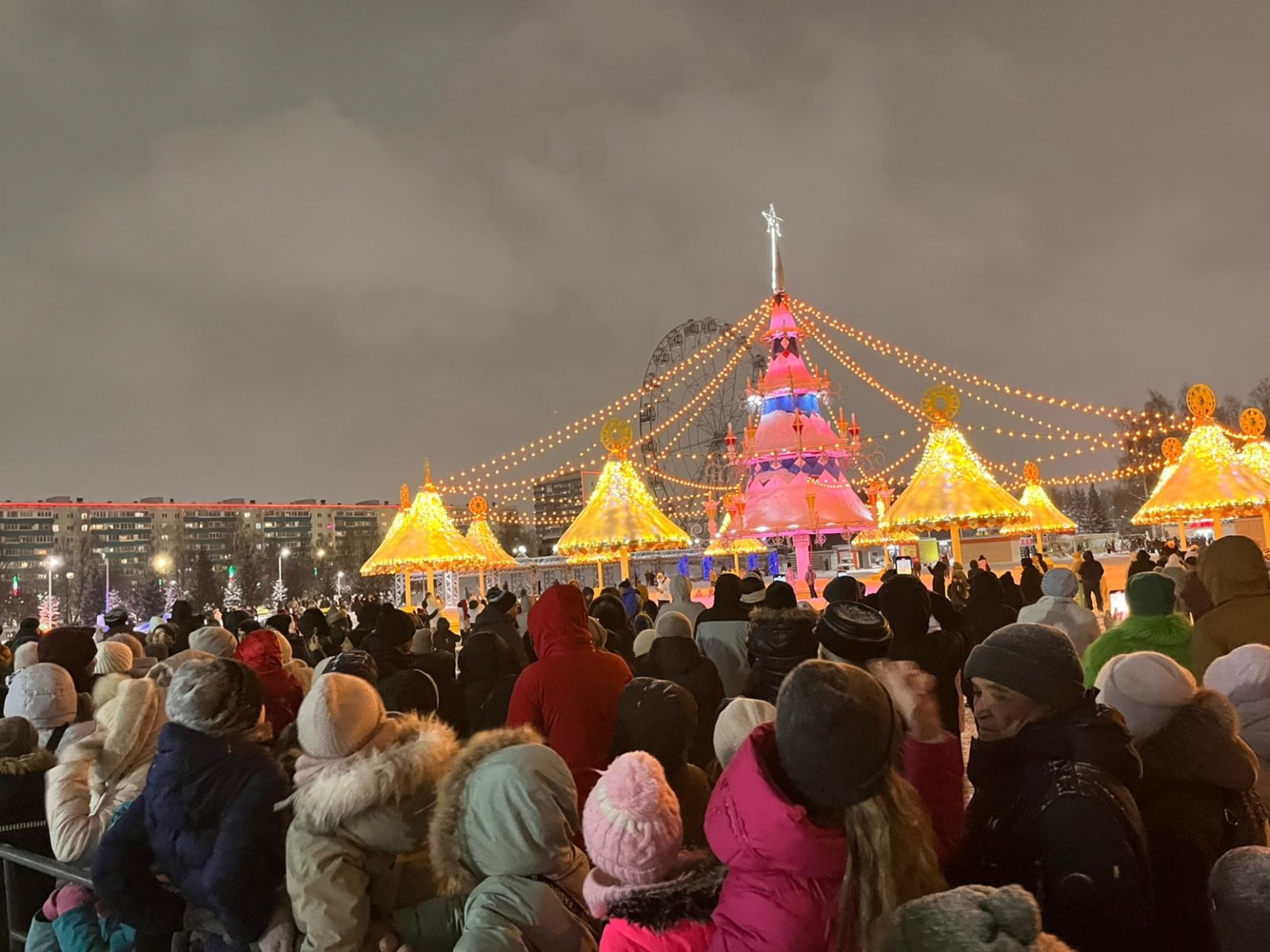 Җиңү паркында Чыршы ачу