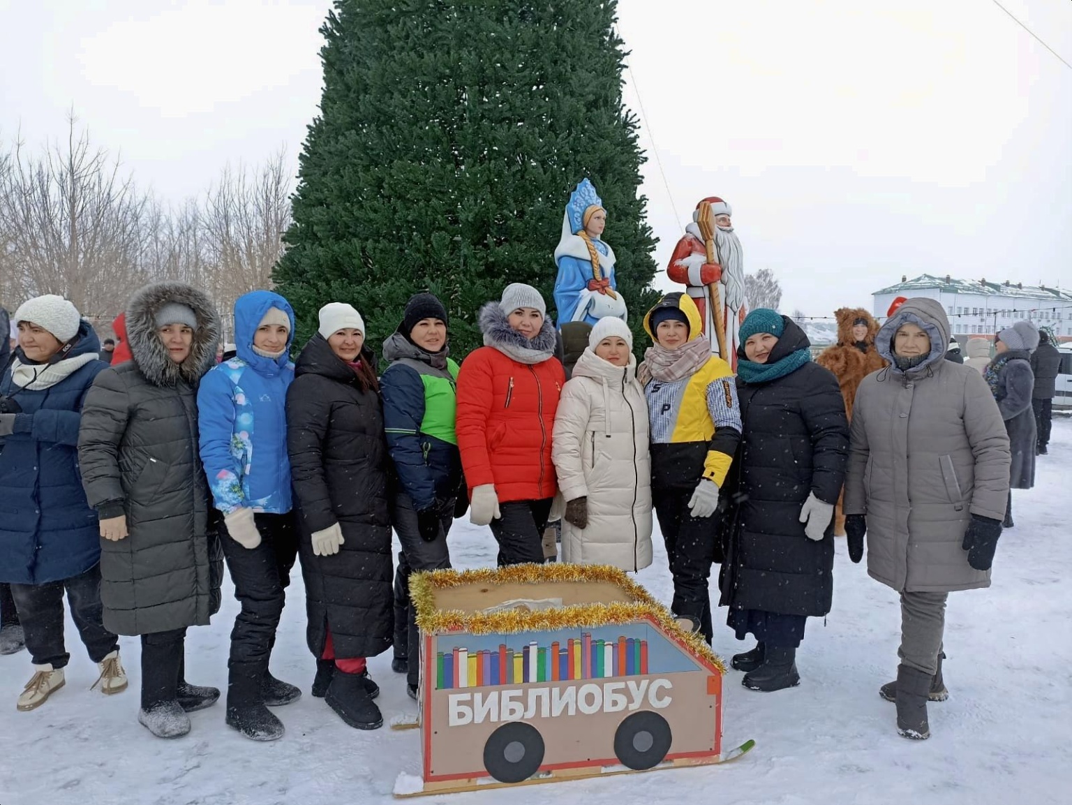 Яңа ел чыршысы янында күңел ачу