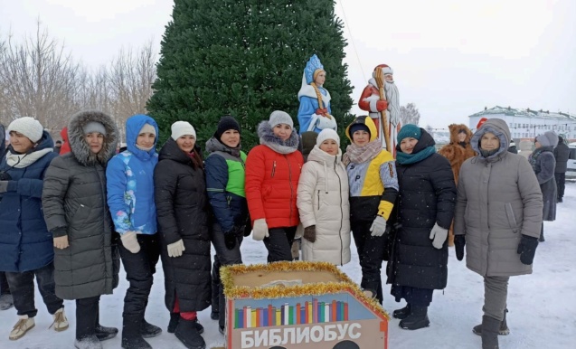 Яңа ел чыршысы янында күңел ачу