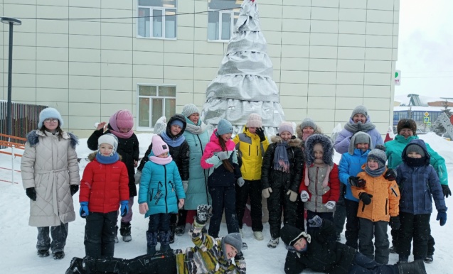«Дуслар әйләнәсендә» күңел ачу программасы