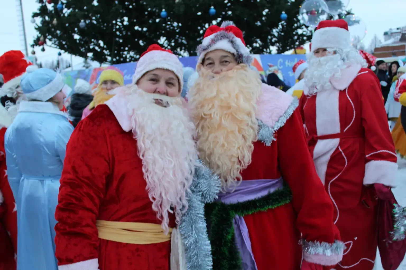 Парад Дедов Морозов «95 Дед Морозов – 95-летию района».