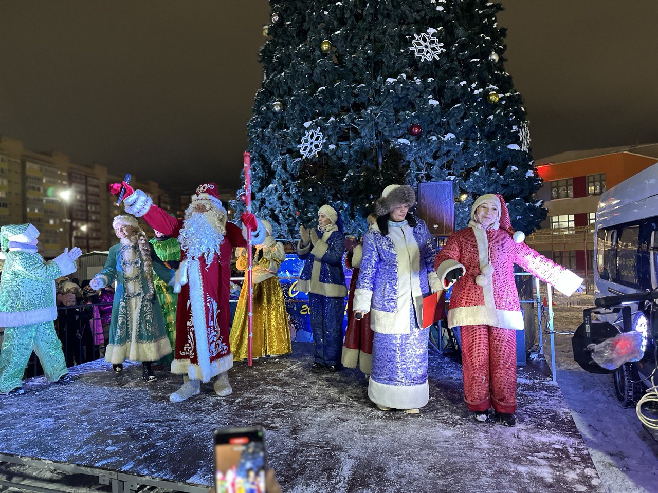 К нам стучится Новый год