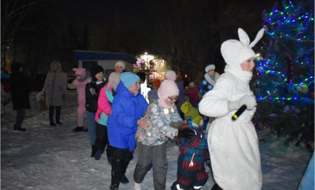 «Новый год шагает к нам!» (открытие елки у микрорайона Яна Юл)