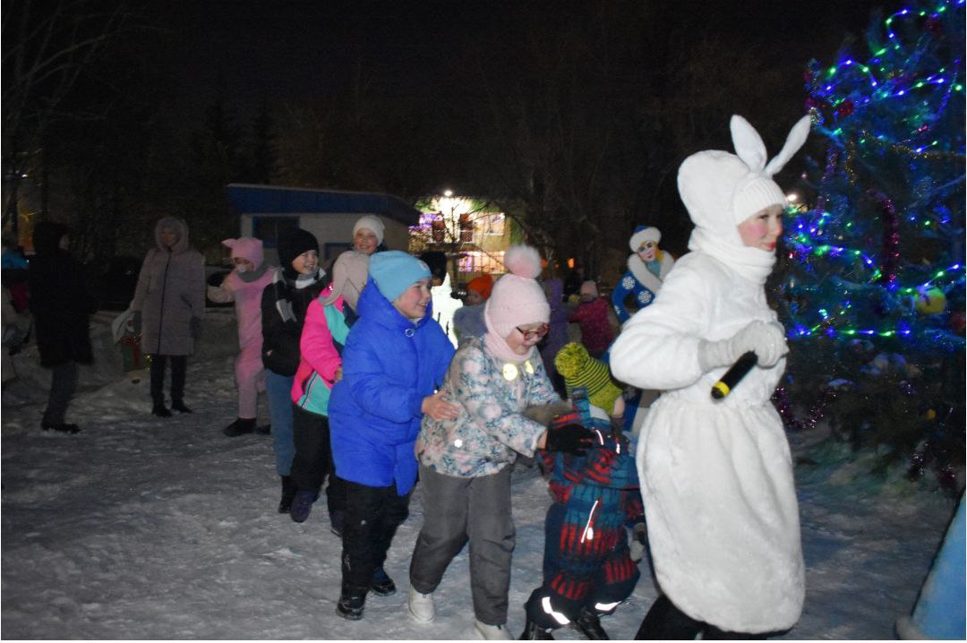 «Новый год шагает к нам!» (открытие елки у микрорайона Яна Юл)