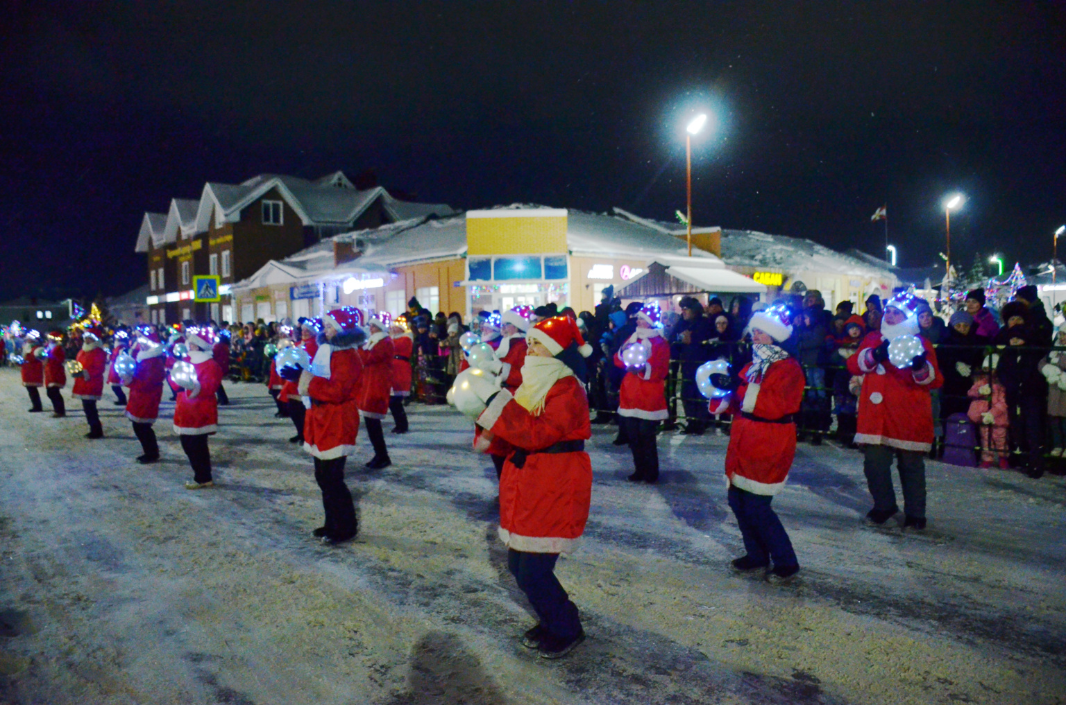 Кар бабайлары парады