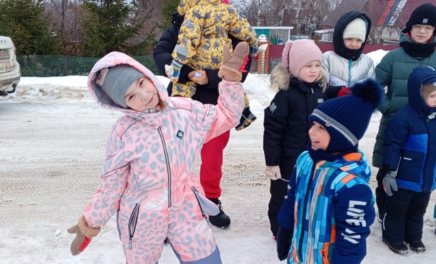 Чыршы янында Яңа ел маҗаралары