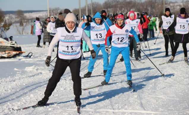 Массовое катание на лыжах