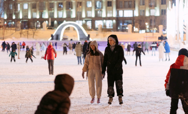 Официальное открытие катка в парке «Черное озеро»
