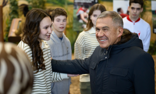 Раис Татарстана лично поздравил детей-активистов фестиваля «Күрше» с Новым годом