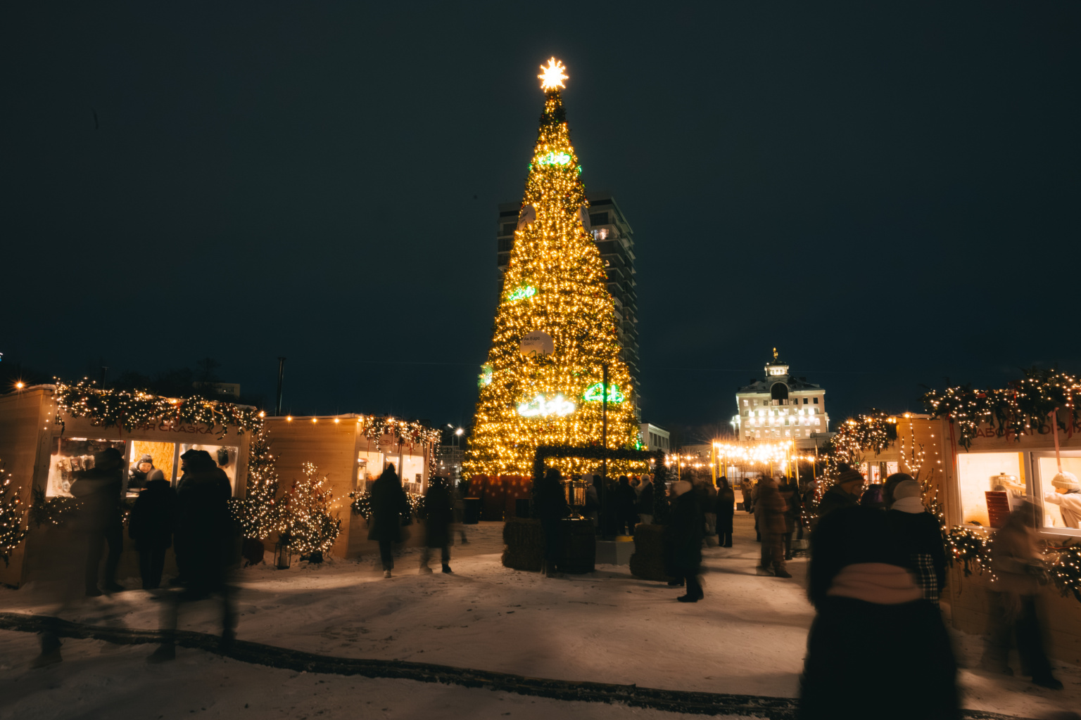 У театра кукол «Экият» открылась новогодняя елка