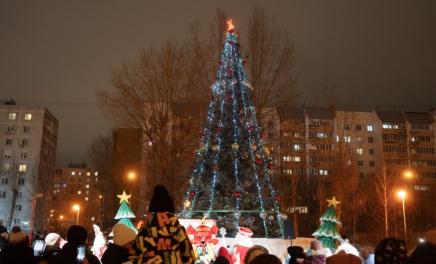 «Континент» паркында чыршы ачу тантанасы