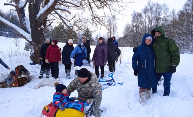 Зимняя забава — Катание с горы!