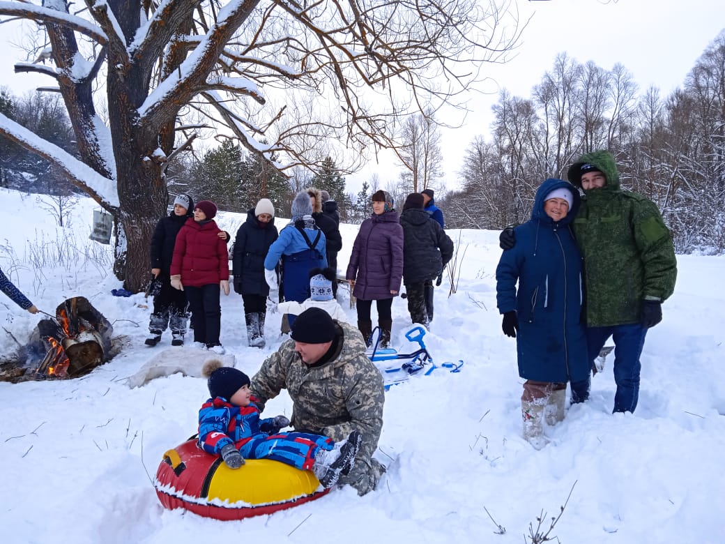 Зимняя забава — Катание с горы!