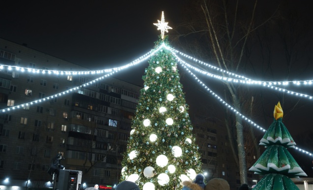 Открытие елки на бульваре по ул. Серова