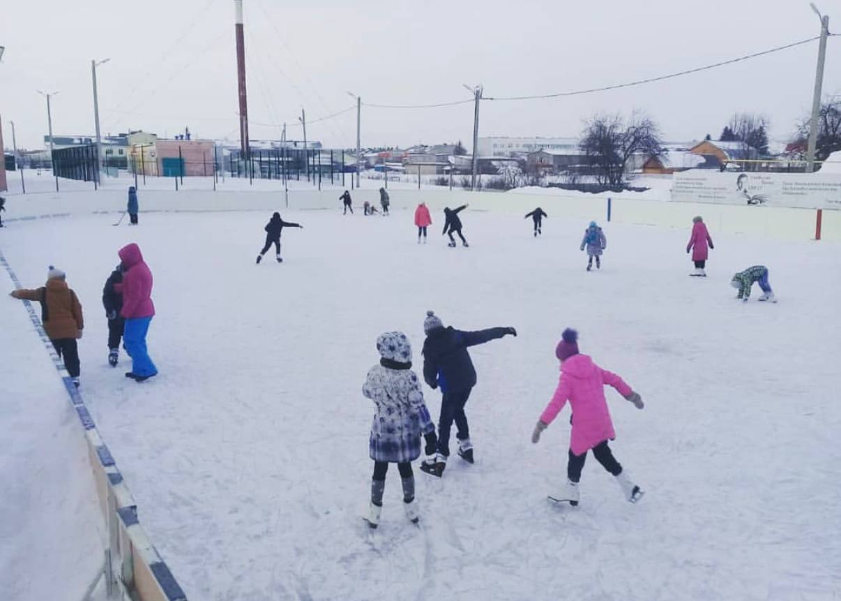 Массовое катание на коньках «Все на лед»