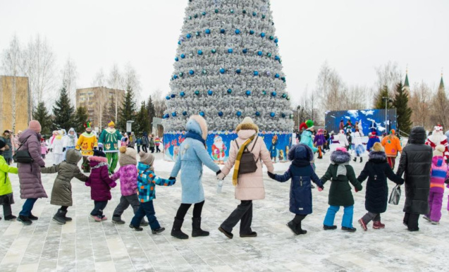 Торжественное открытие Новогоднего елочного городка в сквере имени Лемаева
