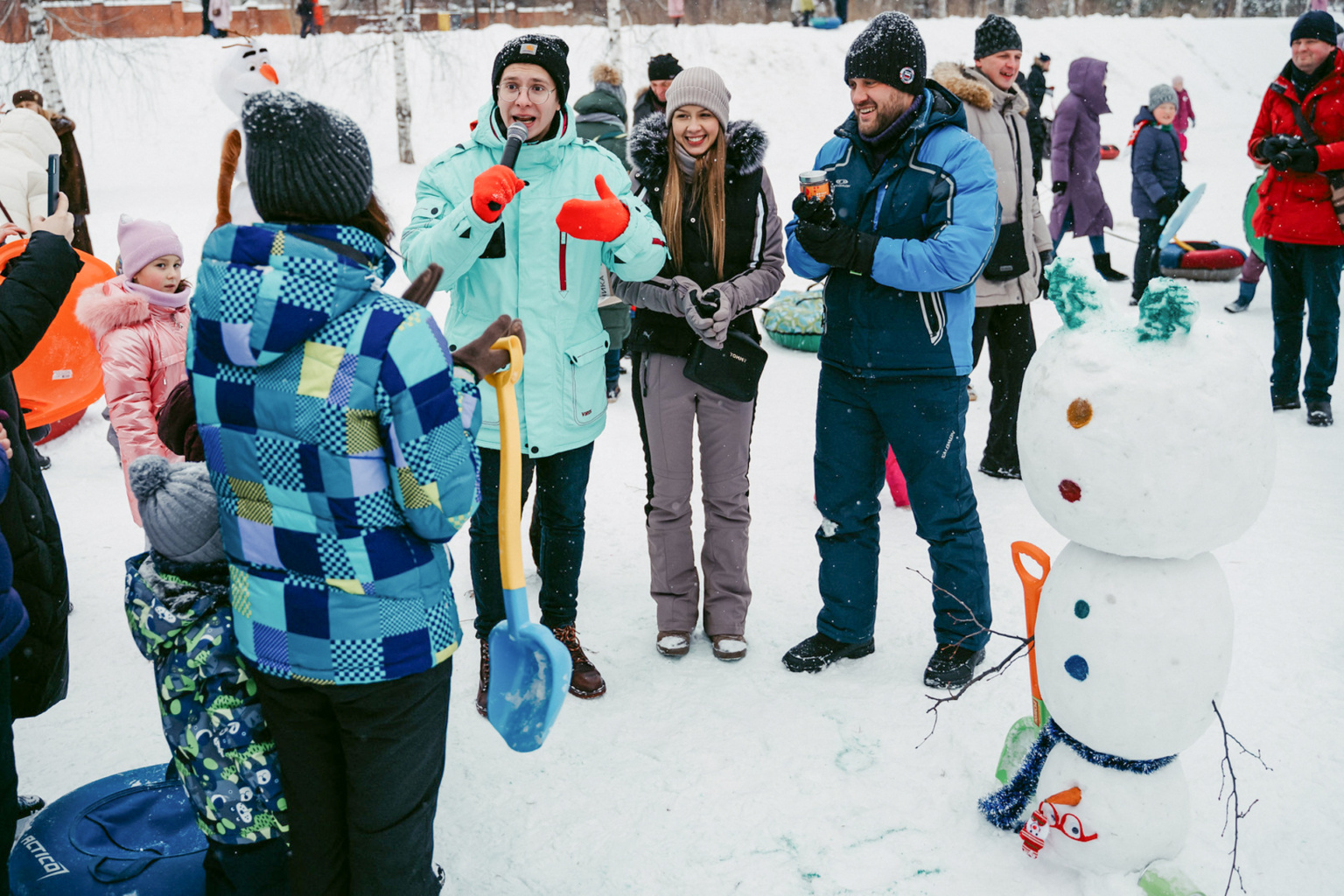ПАРАД СНЕГОВИКОВ