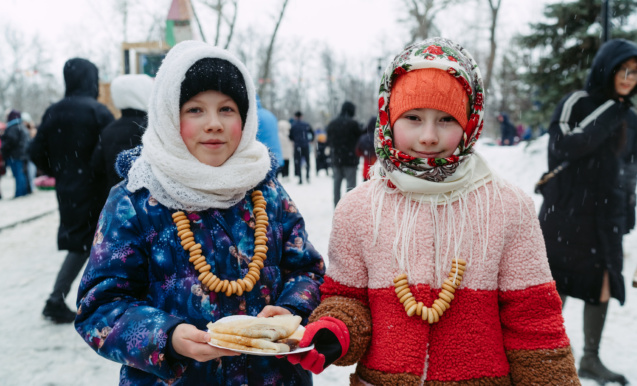 Праздник проводов зимы на бульваре по ул. Серова